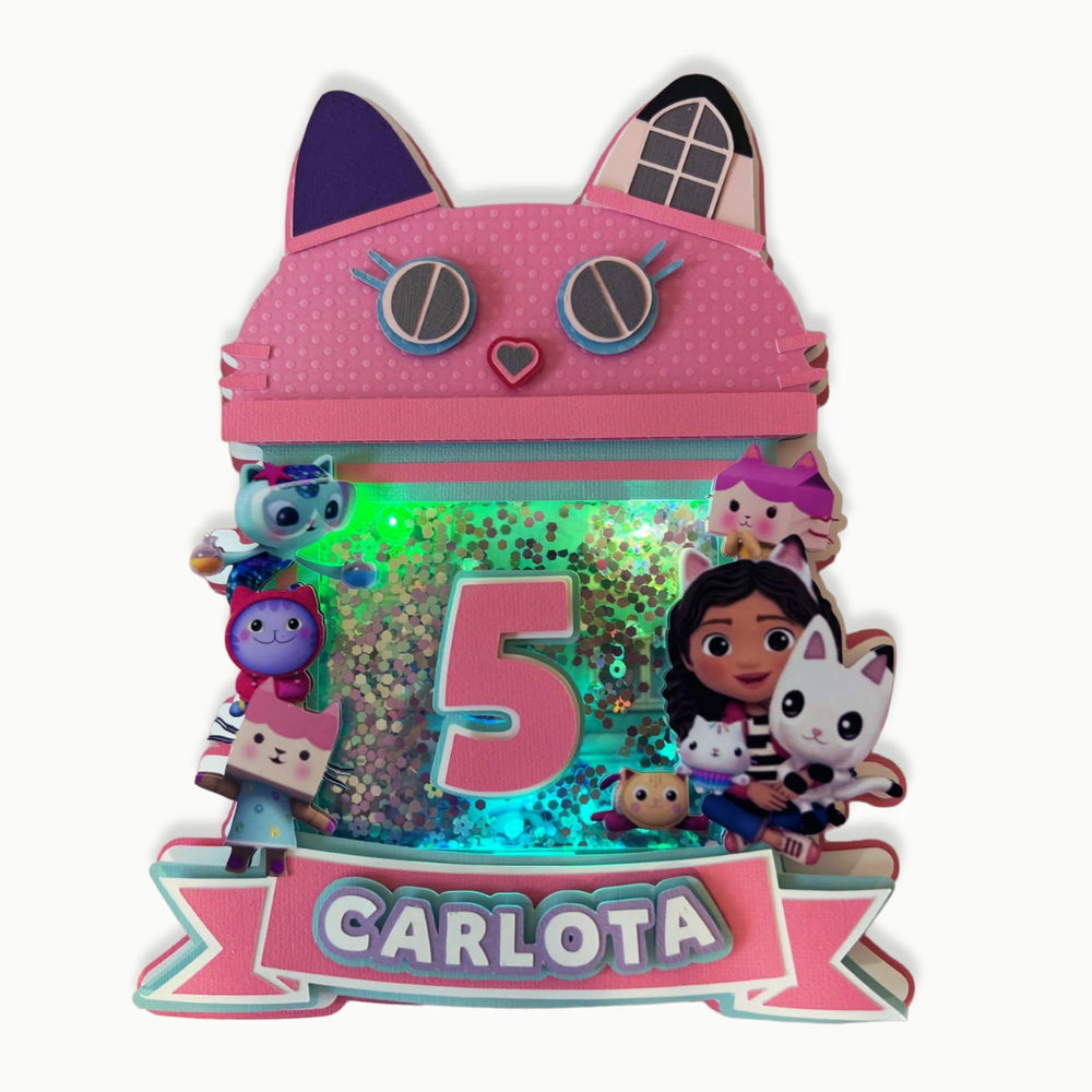 Decorative birthday sign with cartoon characters and the number 5, featuring the name Carlota.